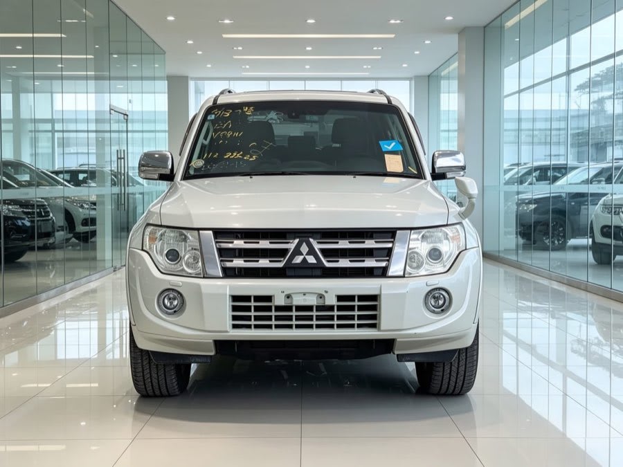 Mitsubishi Pajero 2013 thumbnail 3