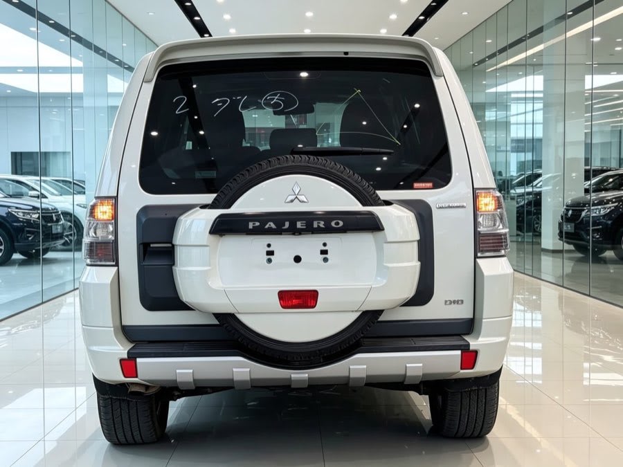 Mitsubishi Pajero 2013 thumbnail 4
