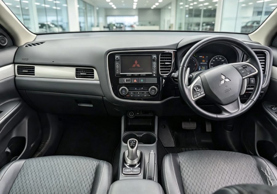 Mitsubishi Outlander 2013 thumbnail 3