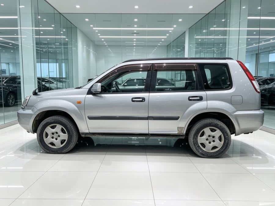 Nissan Extrail 2003 thumbnail 3