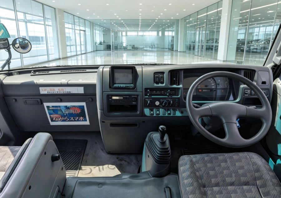 Nissan Civilian 2003 thumbnail 2