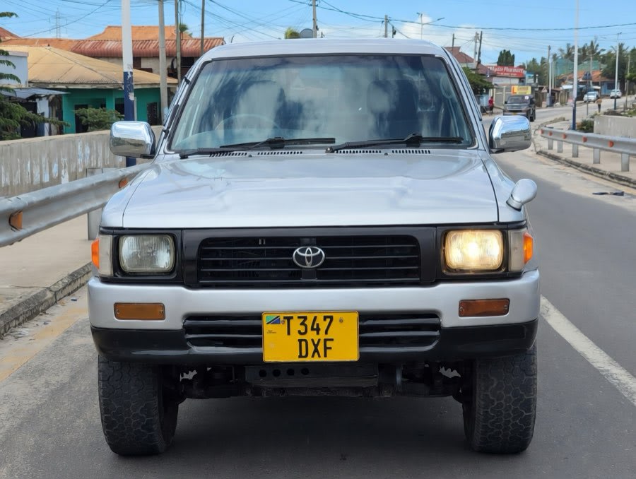 Toyota Hilux 2001 thumbnail 2
