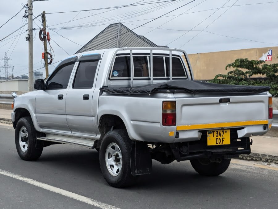Toyota Hilux 2001 thumbnail 4