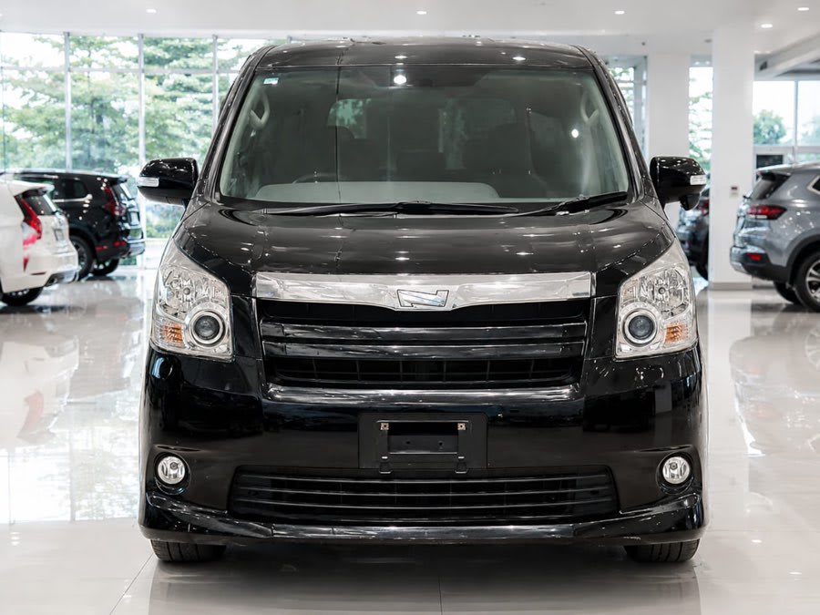 Toyota Noah 2009 view