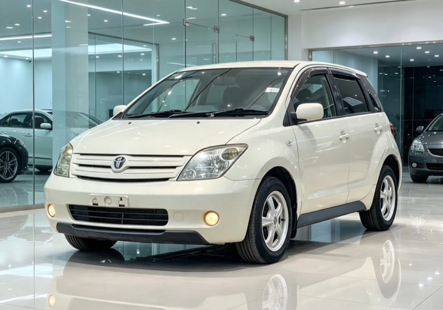 Toyota IST 2005 thumbnail 2