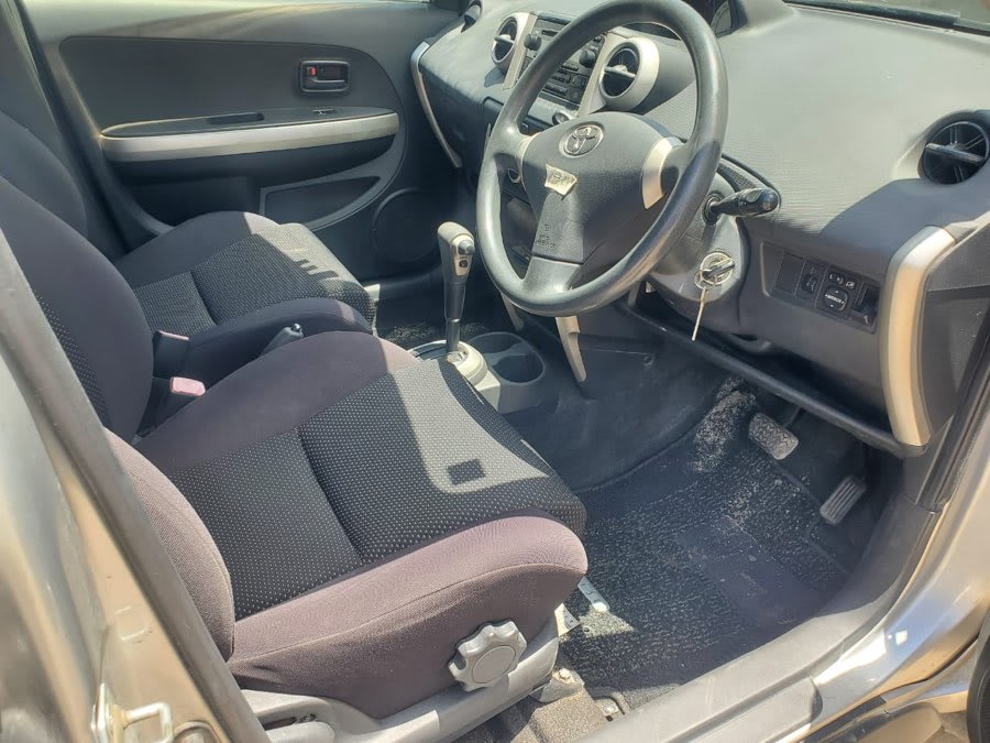 Toyota IST 2004 thumbnail 5