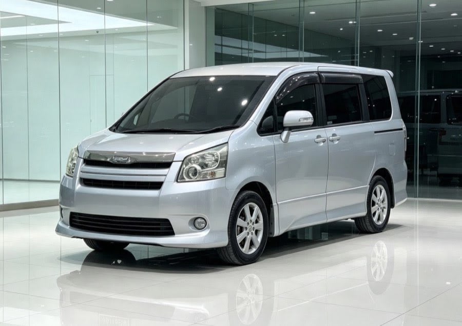 Toyota Noah 2010 thumbnail 3