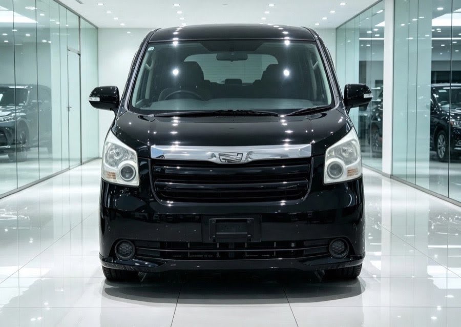 Toyota Noah 2007 view