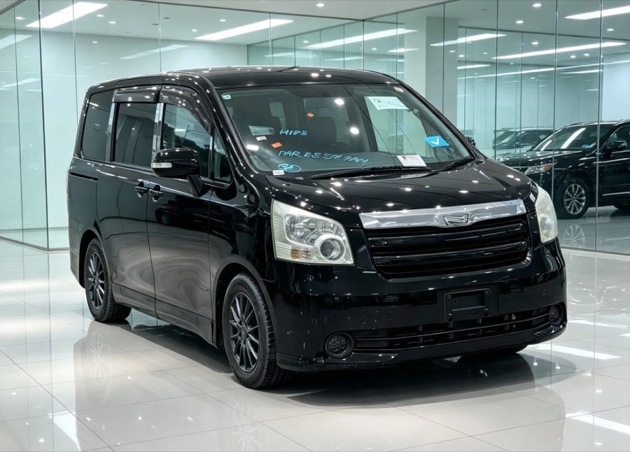 Toyota Noah 2007 thumbnail 2