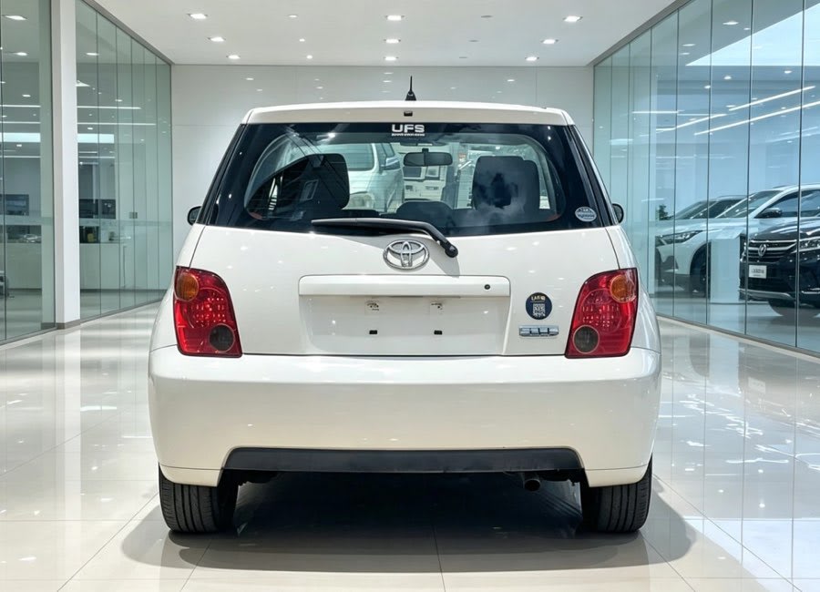 Toyota IST 2005 thumbnail 2