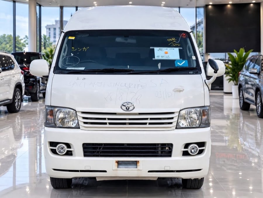Toyota Hiace 2005 view