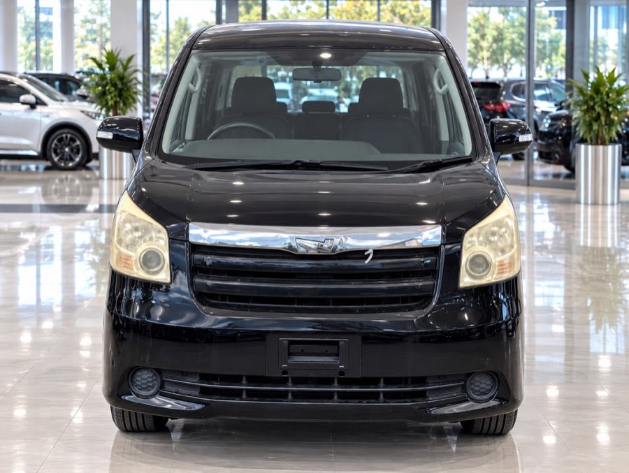 Toyota Noah 2008 thumbnail 2