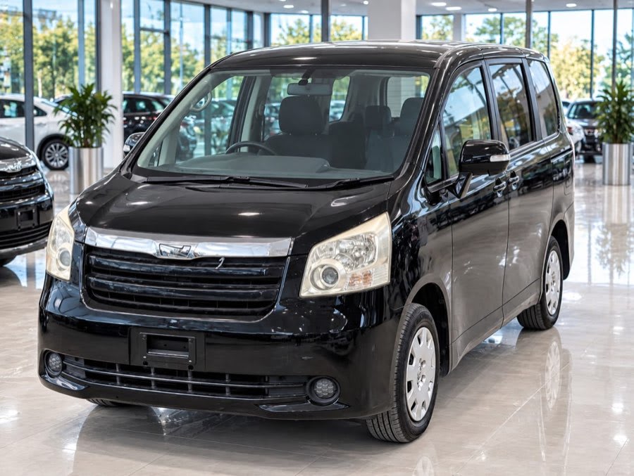 Toyota Noah 2008 thumbnail 3