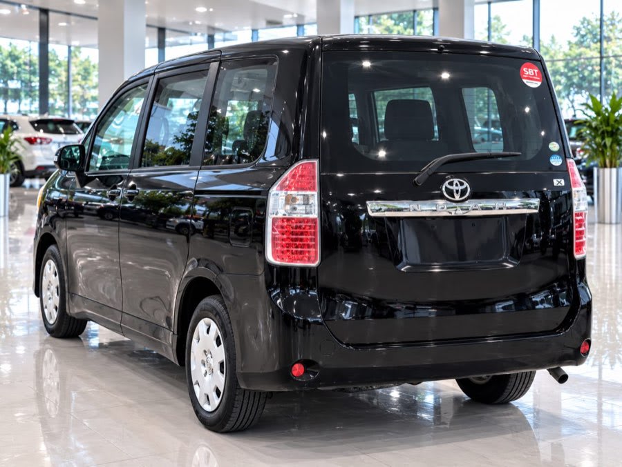 Toyota Noah 2008 thumbnail 4