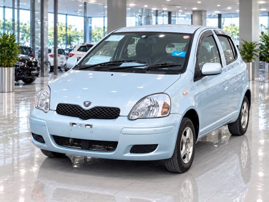 Toyota Vitz 2004 thumbnail 2