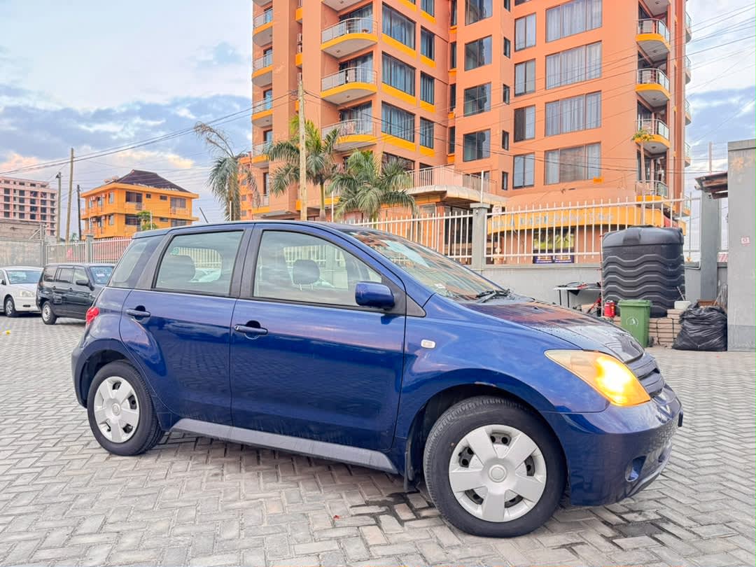 Toyota IST 2002 thumbnail 4