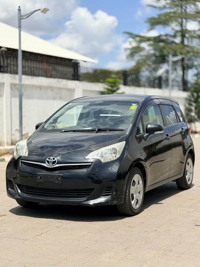 Toyota Ractis 2012 thumbnail 2
