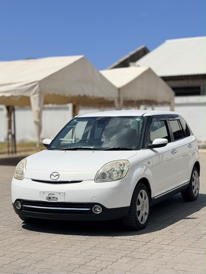 Mazda Verisa 2009 thumbnail 2