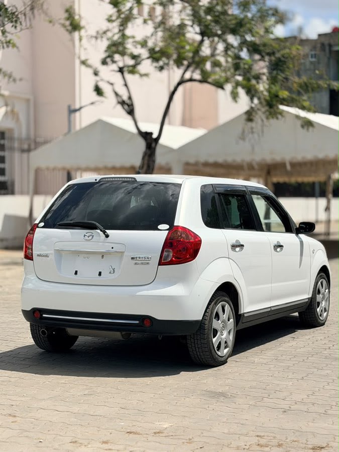 Mazda Verisa 2009 thumbnail 4
