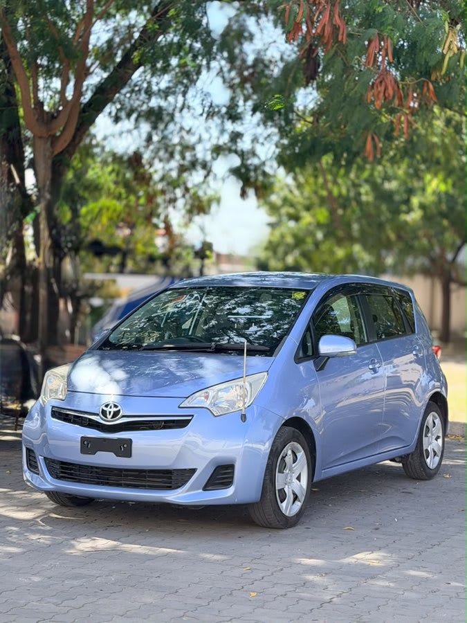 Toyota Ractis 2011 thumbnail 2