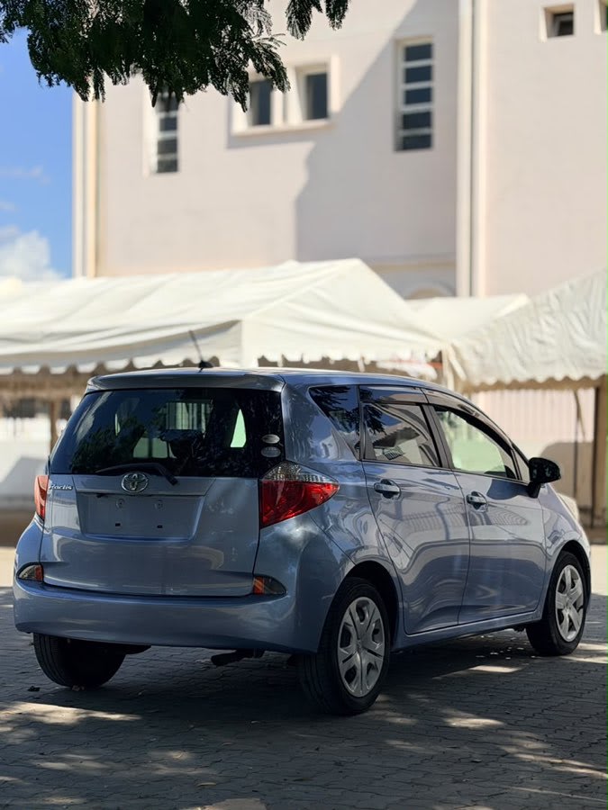 Toyota Ractis 2011 thumbnail 4