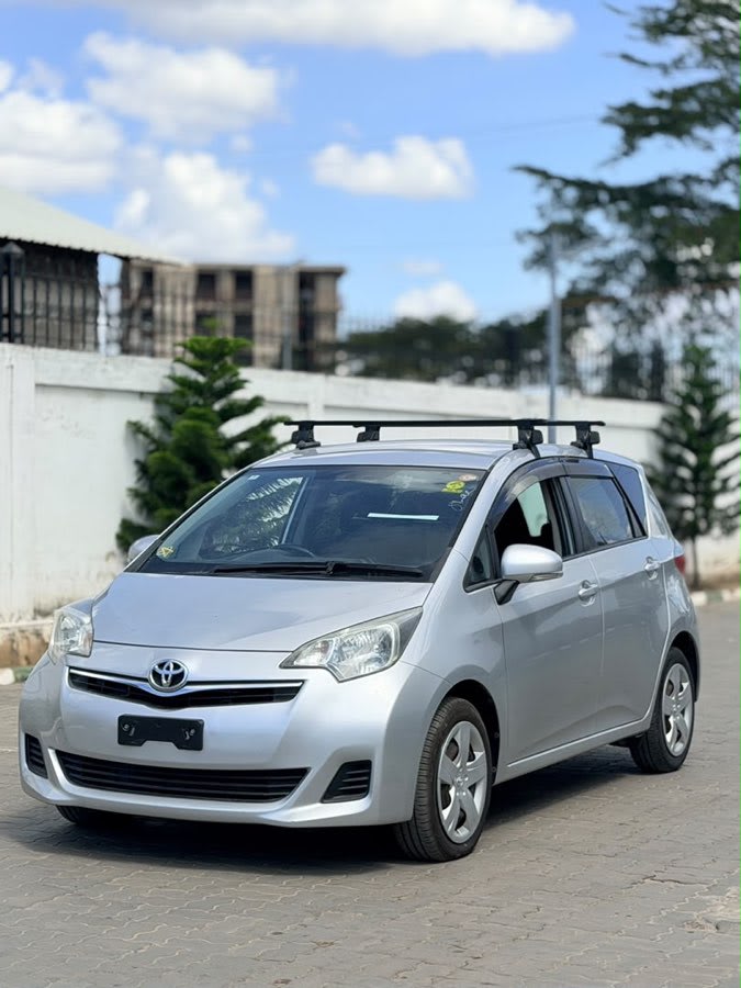Toyota Ractis 2011 thumbnail 2