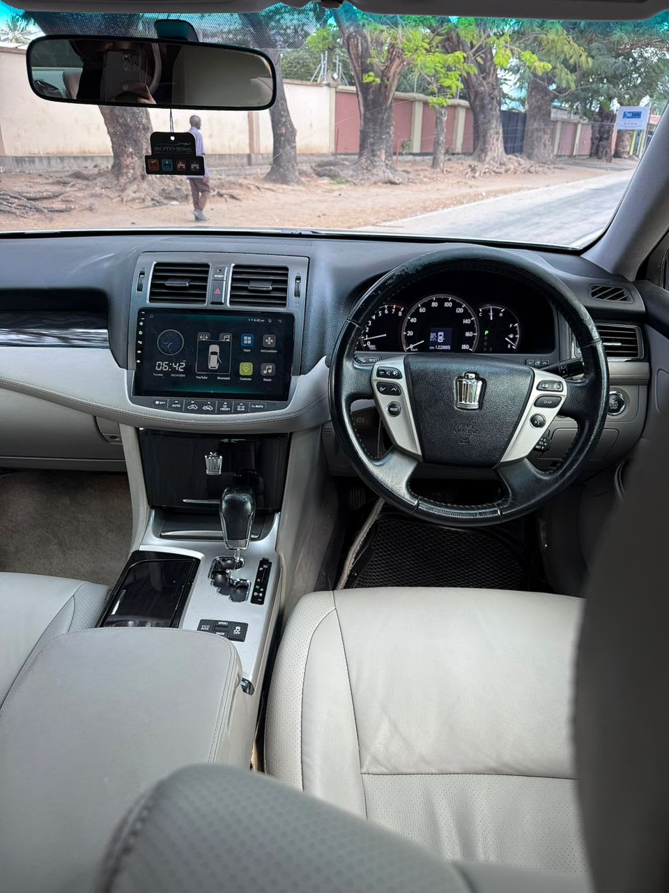 Toyota Crown Athlete 2011 thumbnail 6