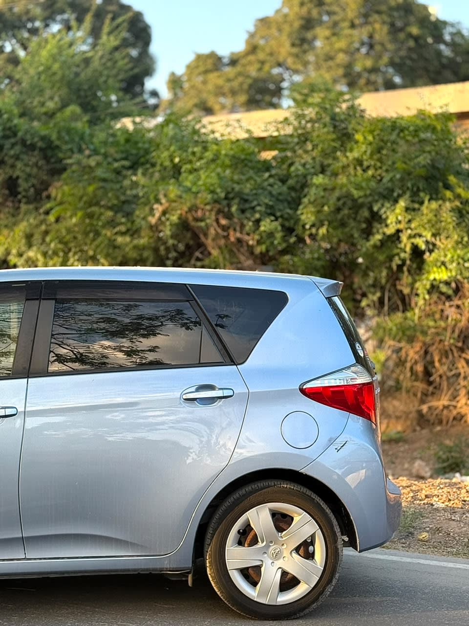 Toyota Ractis 2010 thumbnail 2
