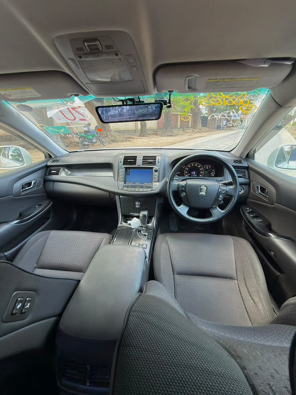 Toyota Crown Athlete 2009 thumbnail 7