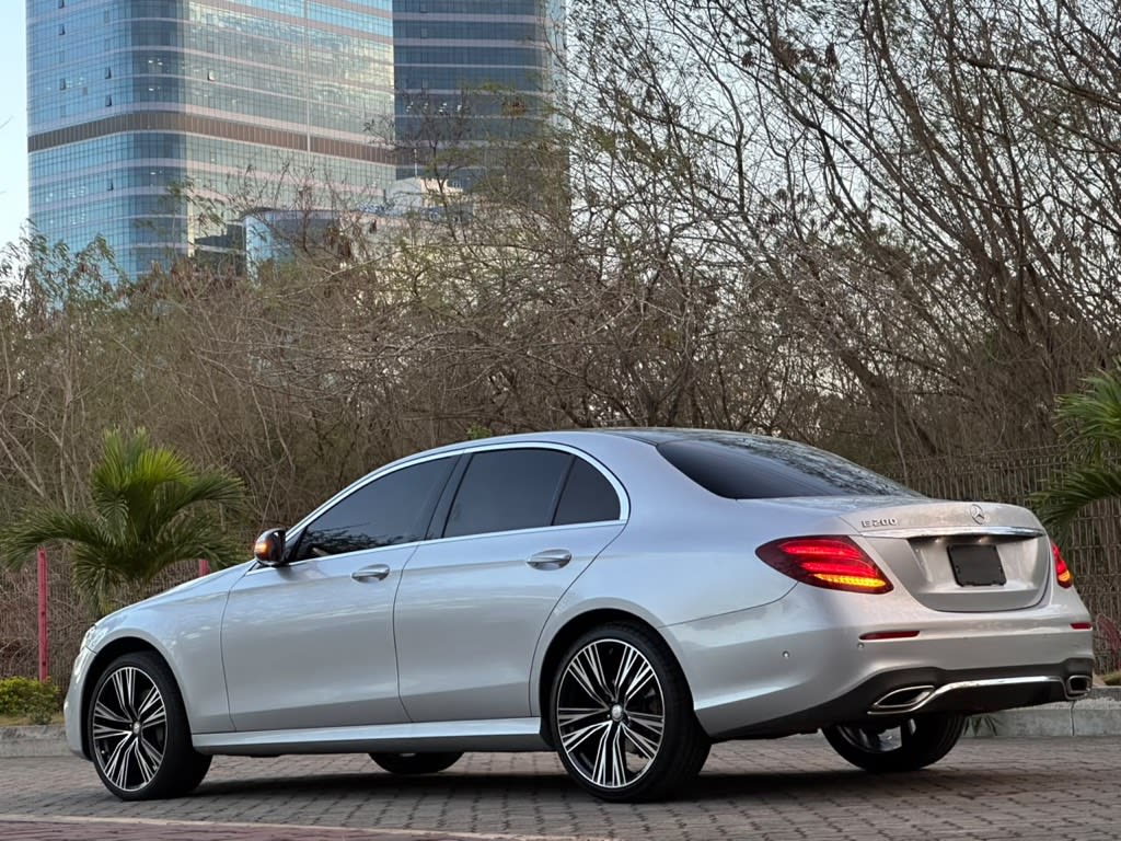 Mercedes-Benz E-Class 2016 thumbnail 4