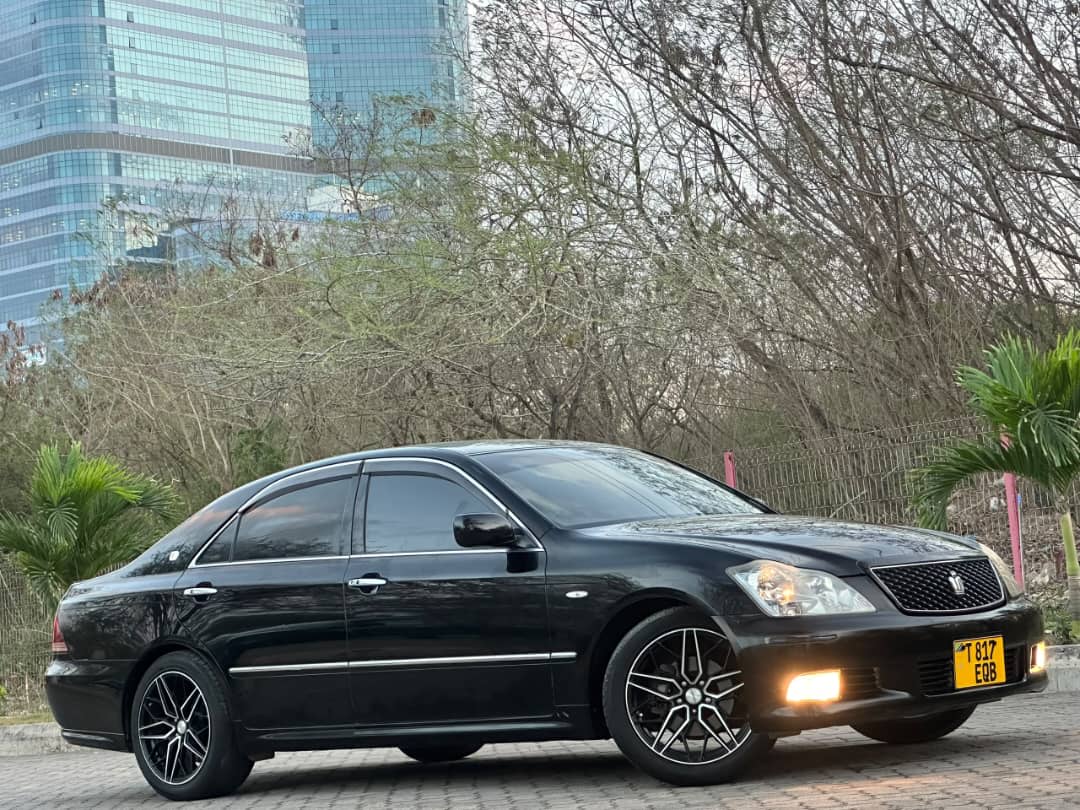 Toyota Crown Athlete 2005 view