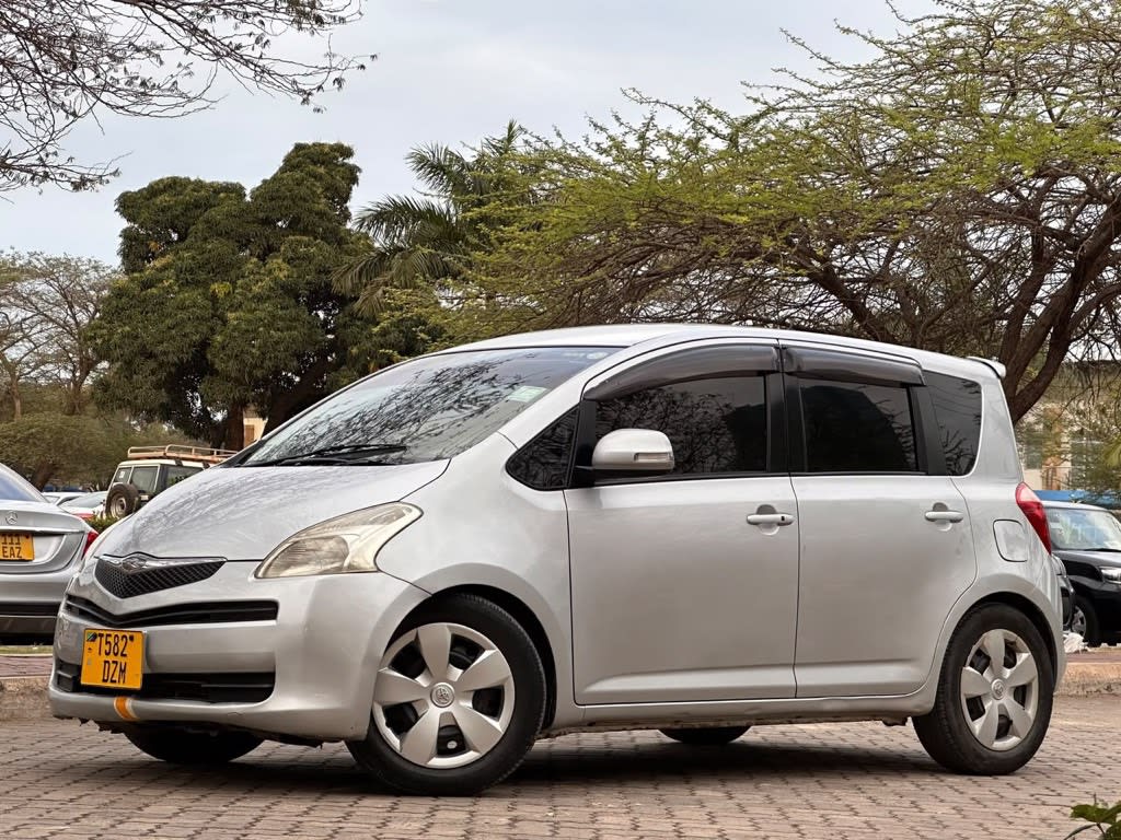 Toyota Ractis 2007 thumbnail 3