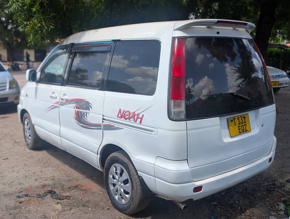 Toyota Noah Srs40 2005 thumbnail 7