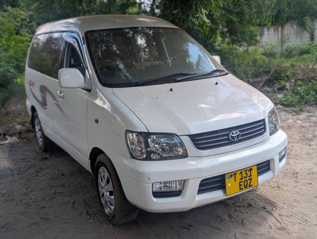 Toyota Noah Srs40 2005 thumbnail 4