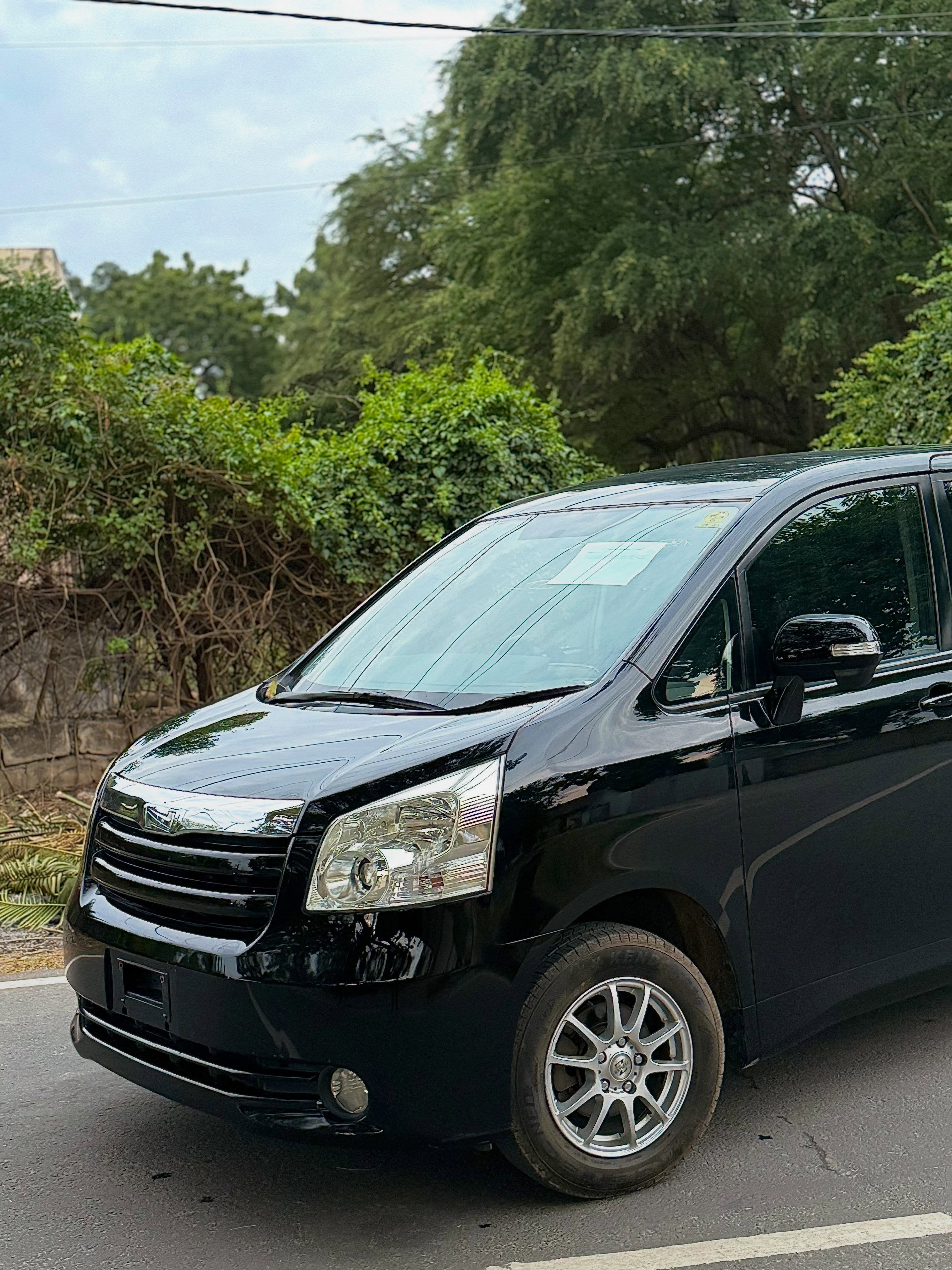 Toyota Noah R70 series 2009 thumbnail 5
