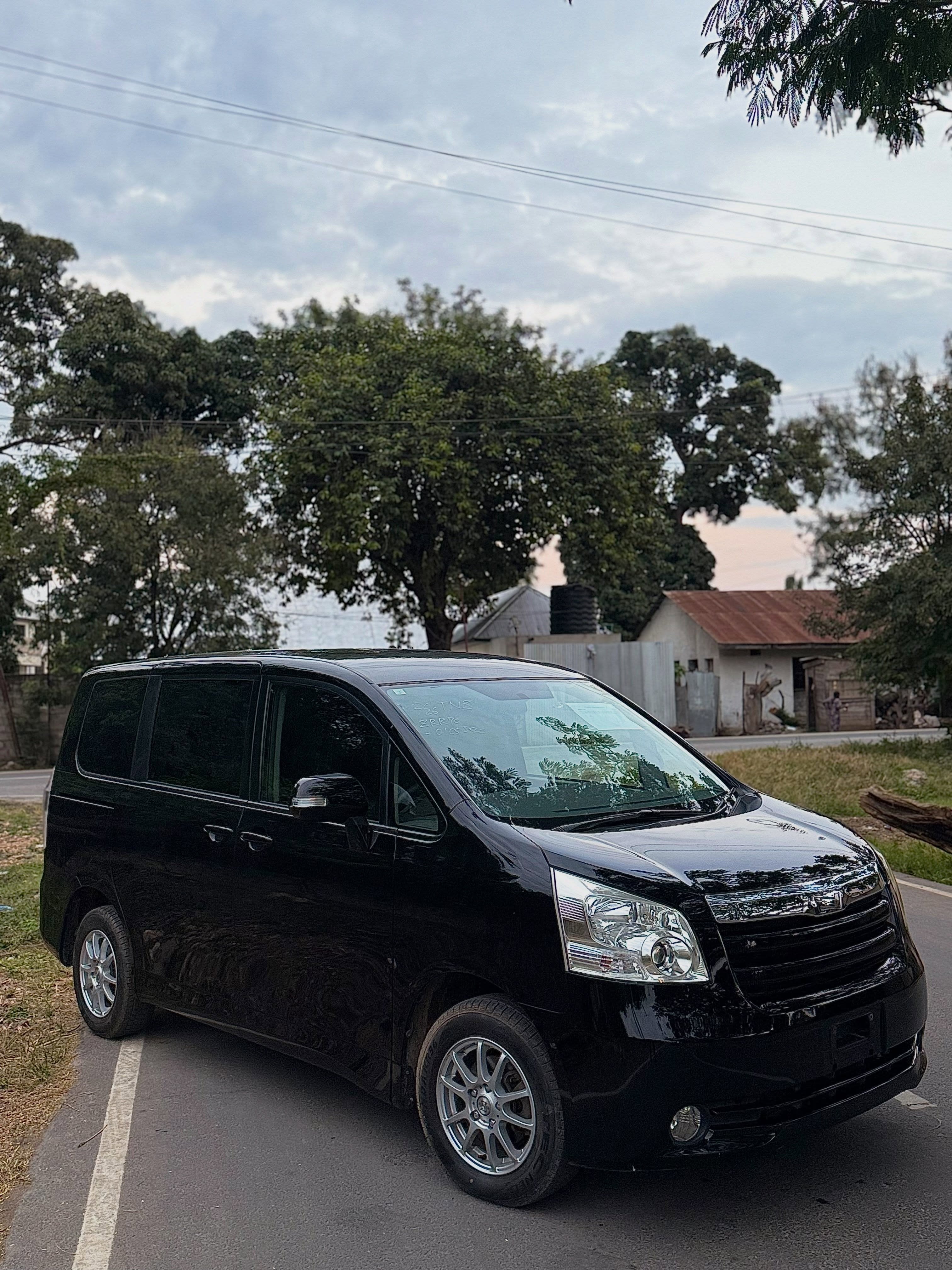 Toyota Noah R70 series 2009 thumbnail 9