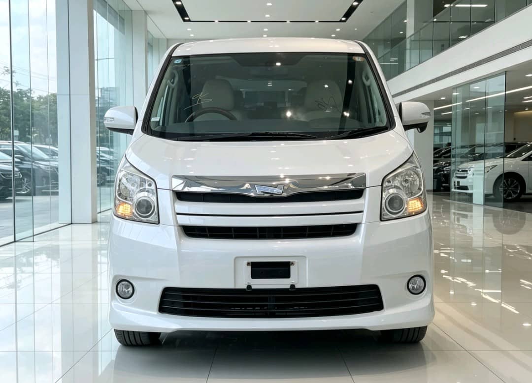 Toyota NOAH 2008 thumbnail 4