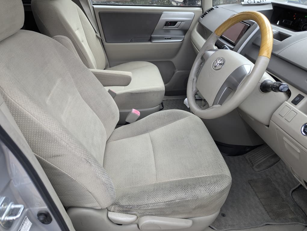 Toyota NOAH 2008 thumbnail 7