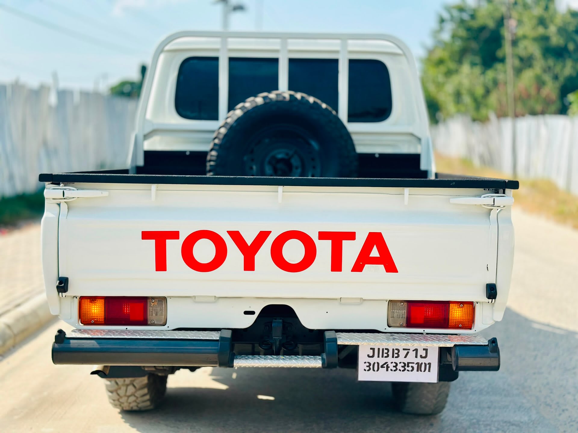 Toyota Land Cruiser  Pickup 2020 thumbnail 7