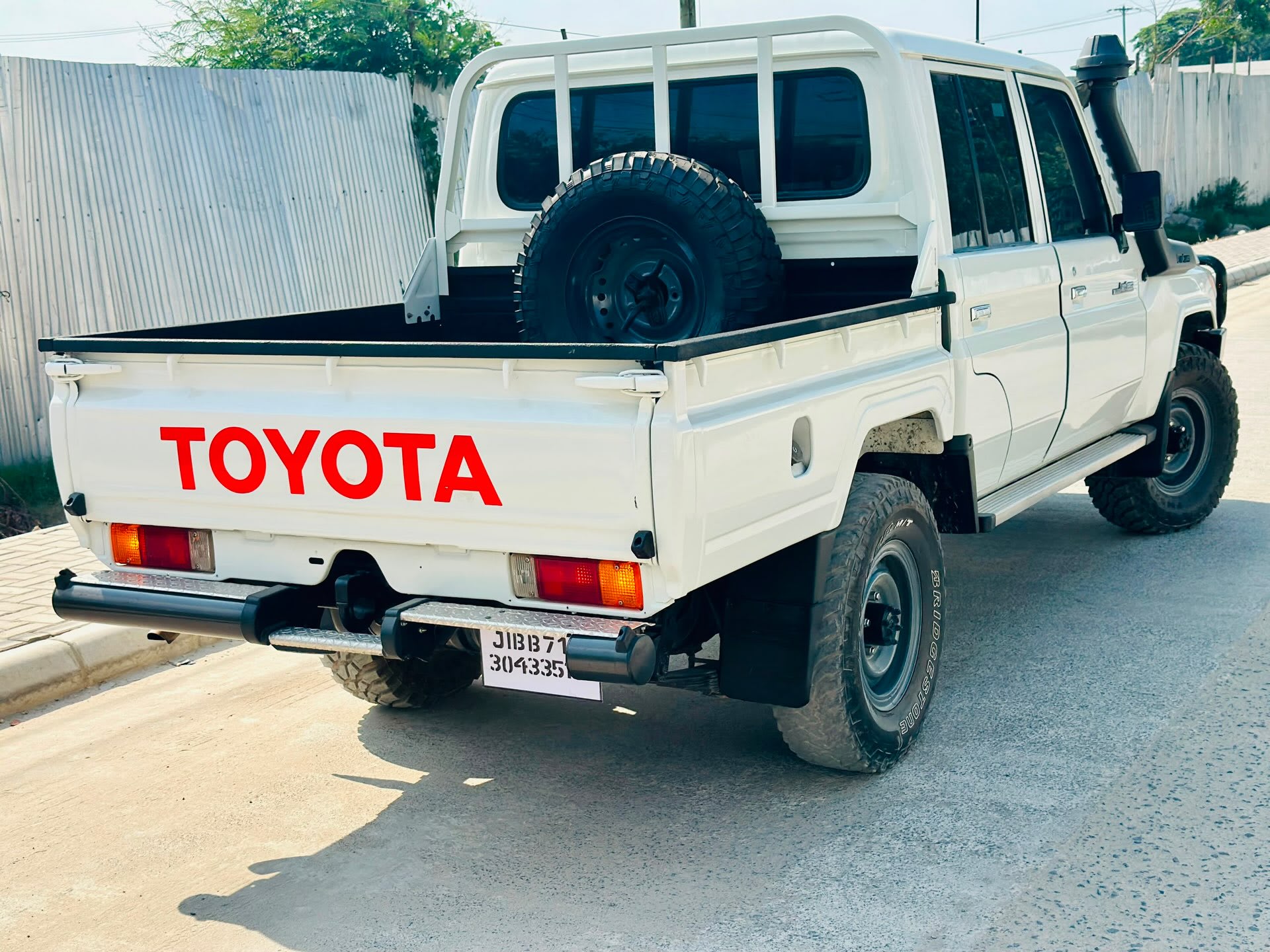 Toyota Land Cruiser  Pickup 2020 thumbnail 9