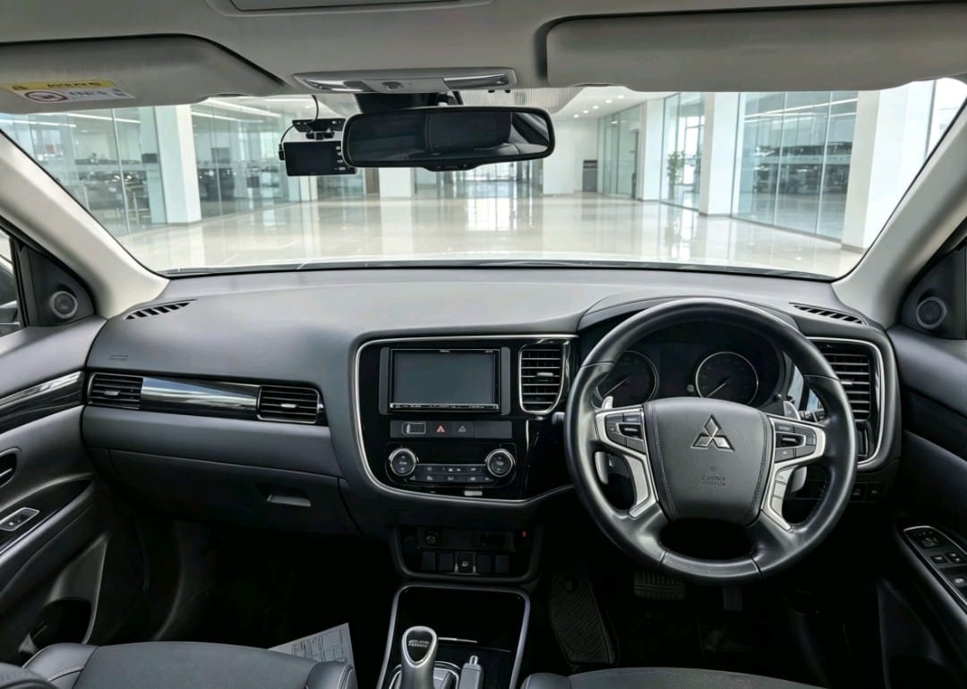 Mitsubishi Outlander 2017 thumbnail 9