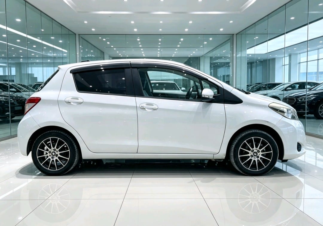 Toyota Vitz 2012 thumbnail 2