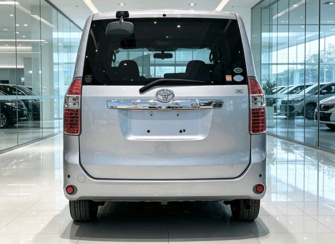 Toyota NOAH 2008 thumbnail 2