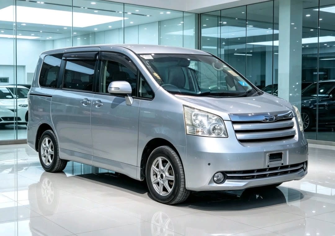 Toyota NOAH 2008 thumbnail 7