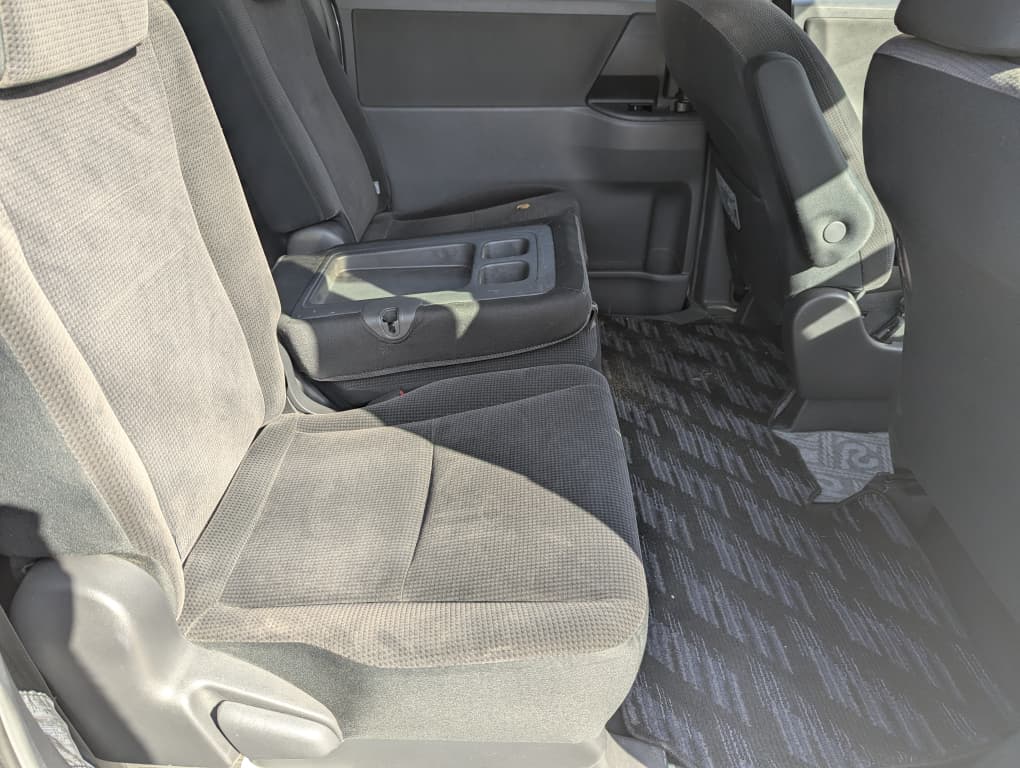Toyota NOAH 2008 thumbnail 8