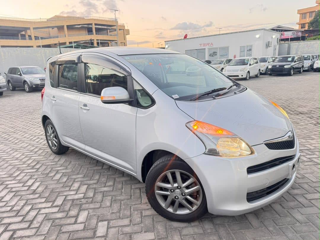 Toyota Ractis 2006