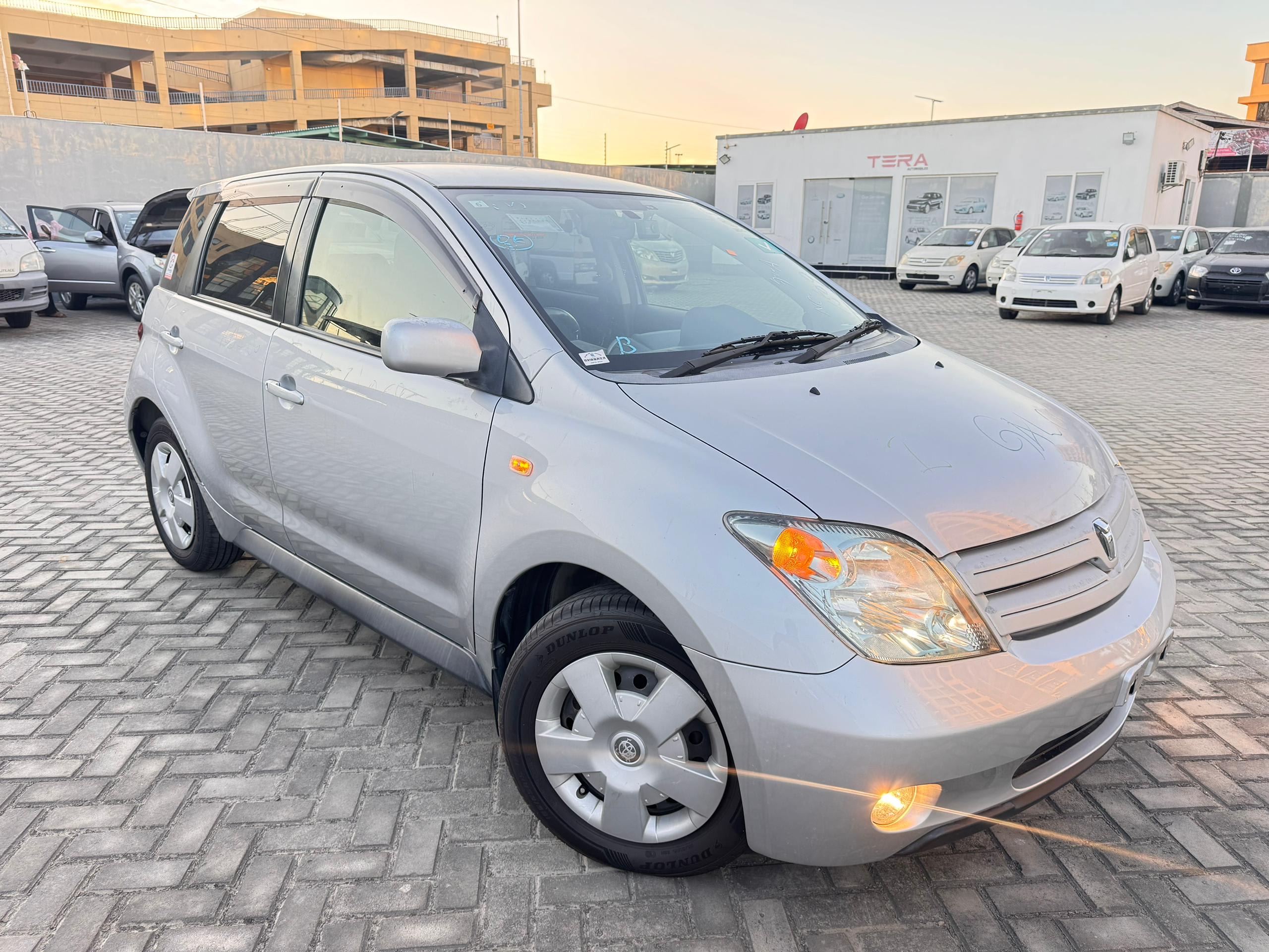 Toyota IST 2003