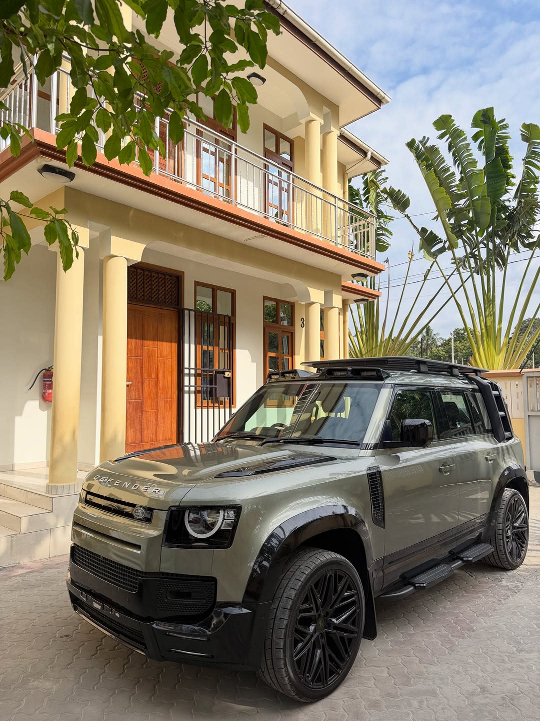 Land rover Defender 2022 view