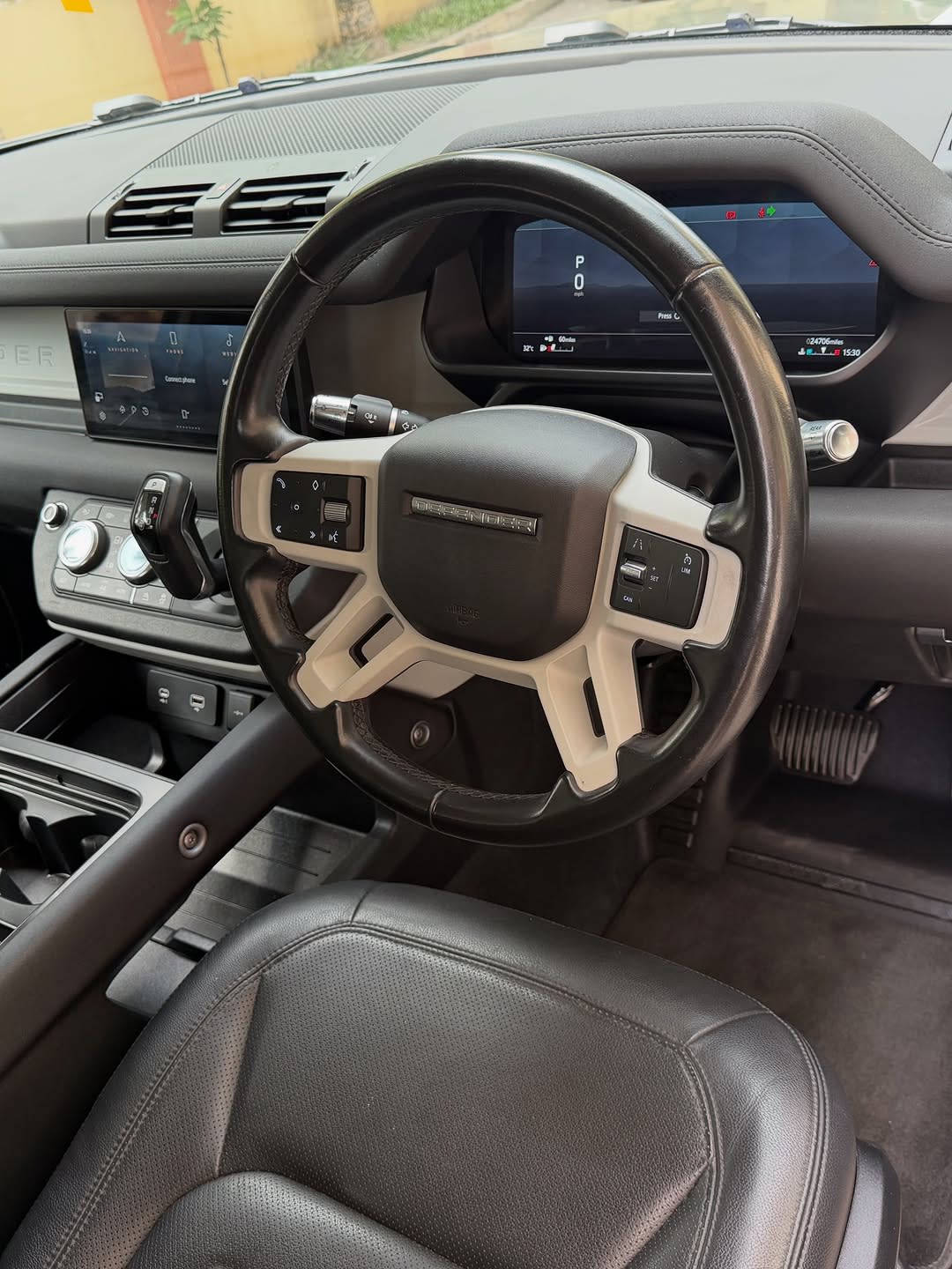 Land rover Defender 2022 thumbnail 4