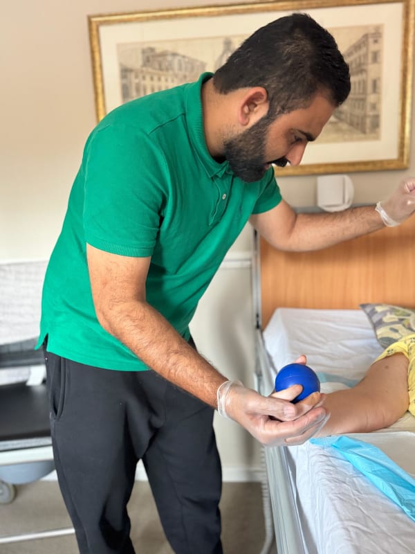 TheraVive physiotherapist explaining a personalised recovery plan to a patient